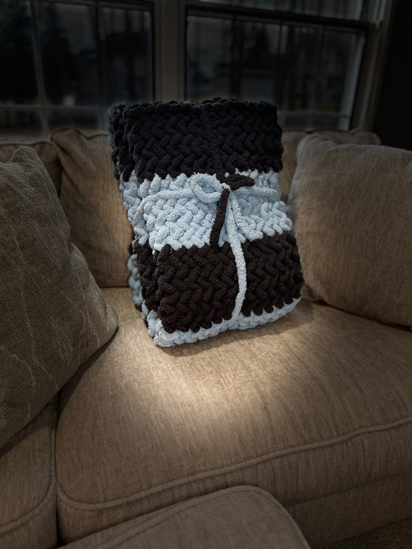 Sky & Stone Chunky Knit Blanket — Handmade Finger Knit Cozy Throw